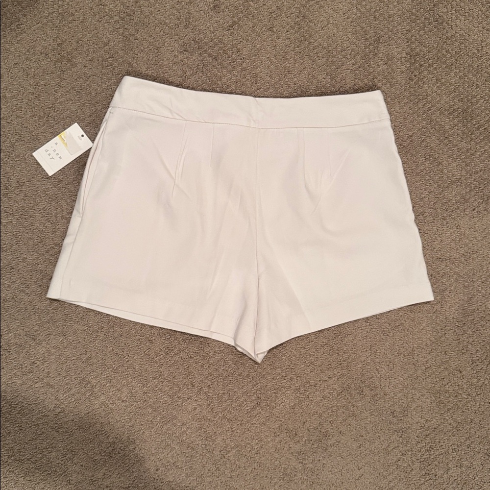 S19 NWT a new day High Rise Tailored Short, Dog Bone - Size: 14 - Picture 8 of 8